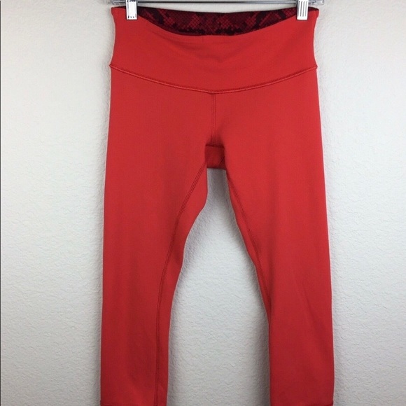 2 pairs Lululemon capris Size 4 - Picture 3 of 4